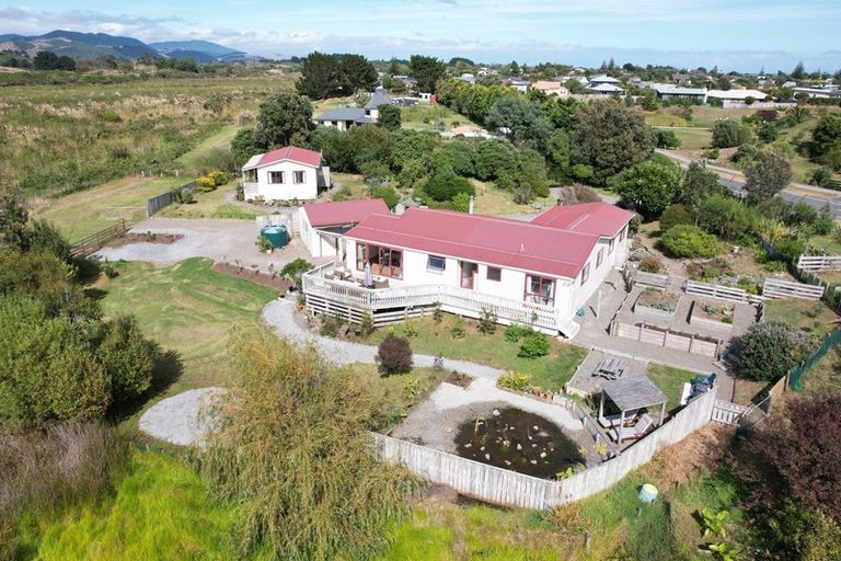 Photo of property in 72 Rutherford Drive, Waikanae Beach, Waikanae, 5036