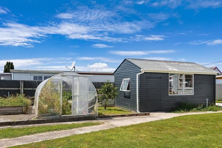 Photo of property in 3 Queen Street, Westport, 7825