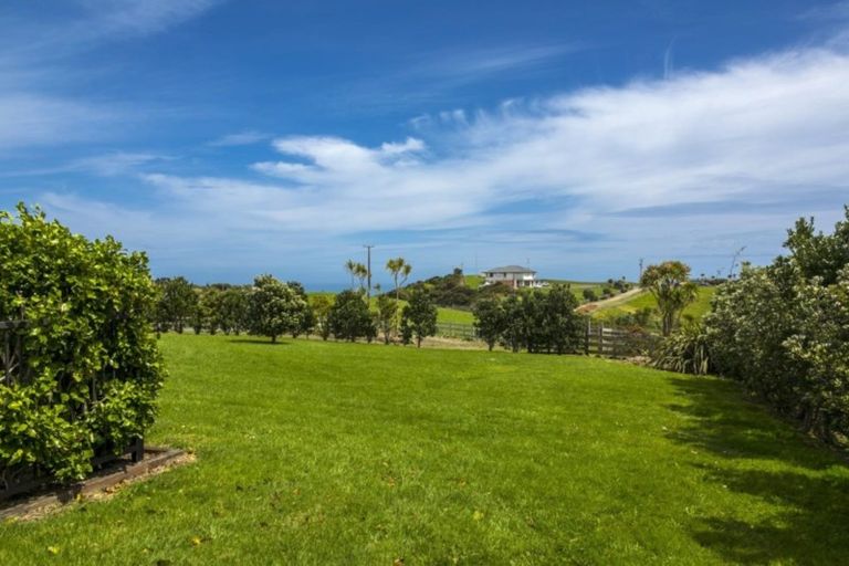 Photo of property in 113a Constable Road, Muriwai, Waimauku, 0881