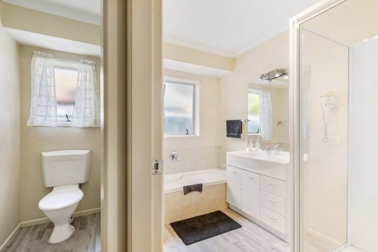 Photo of property in 11 Grabella Place, Papamoa Beach, Papamoa, 3118