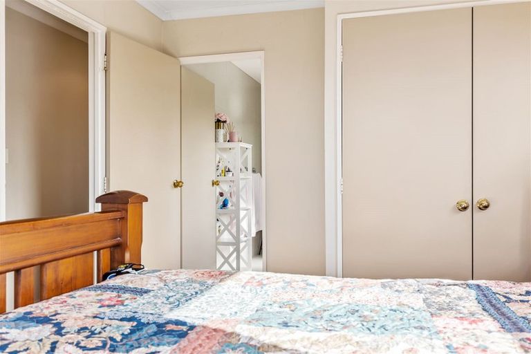 Photo of property in 51 Broadfield Street, Massey, Auckland, 0614