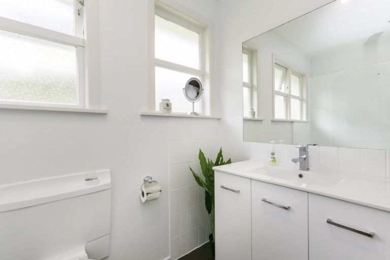 Photo of property in 8 Bellringer Crescent, Newlands, Wellington, 6037