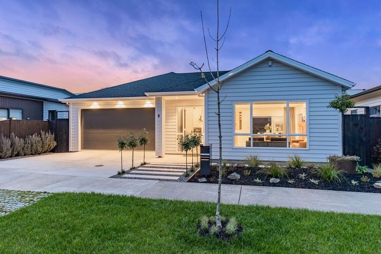 Photo of property in 9 Ropere Street, Kumeu, 0810