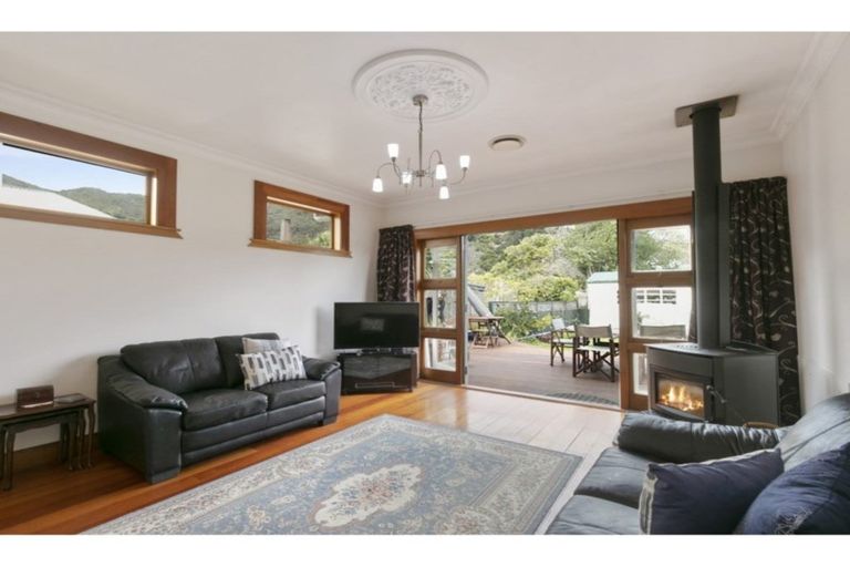 Photo of property in 22 Burnside Street, Waterloo, Lower Hutt, 5011