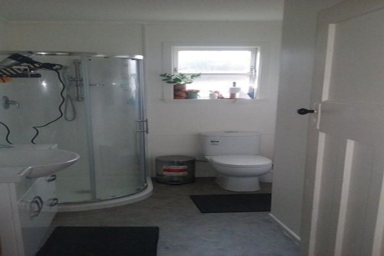 Photo of property in 44 Dr Taylor Terrace, Johnsonville, Wellington, 6037