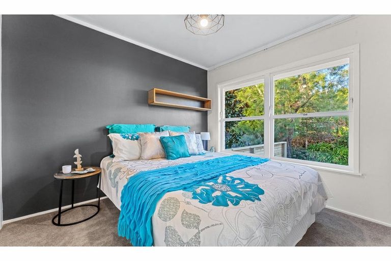 Photo of property in 2/13 Jonathan Place, Sunnynook, Auckland, 0620
