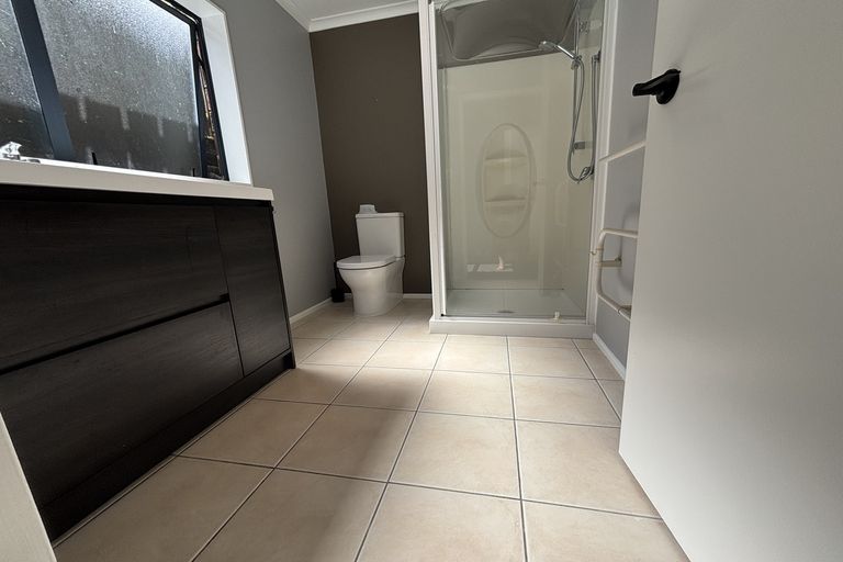 Photo of property in 20 Wallace Road, Ranui, Auckland, 0612