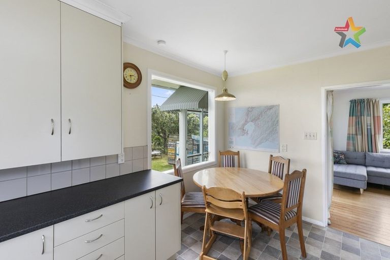 Photo of property in 8 Akatea Road, Korokoro, Lower Hutt, 5012