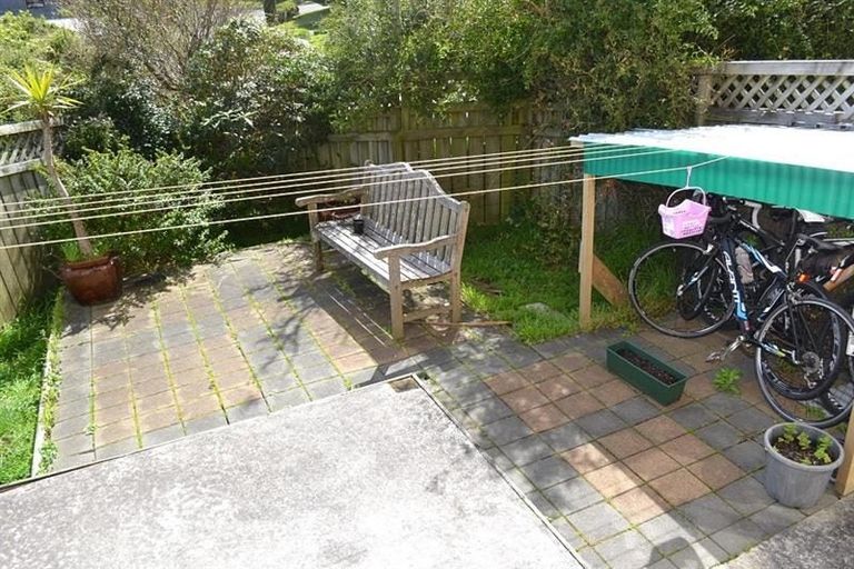 Photo of property in 78 Woodhouse Avenue, Karori, Wellington, 6012