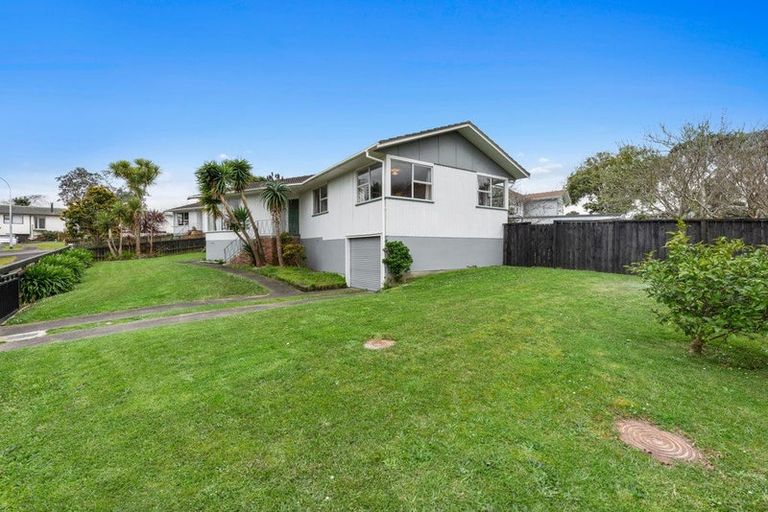 Photo of property in 1 Benmore Place, Manurewa, Auckland, 2102
