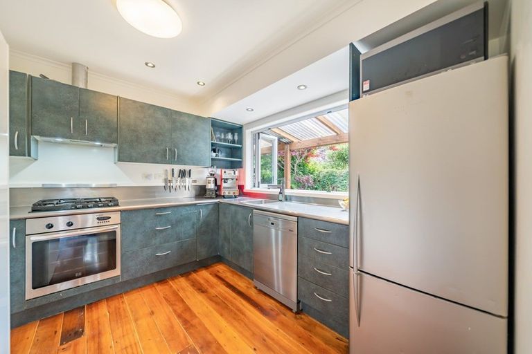 Photo of property in 82 Pinehaven Road, Pinehaven, Upper Hutt, 5019