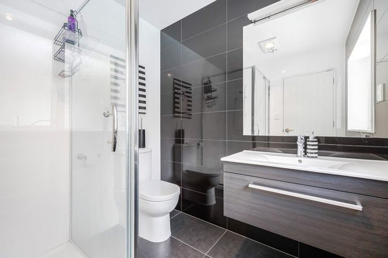 Photo of property in 15 Somerset Place, Stanmore Bay, Whangaparaoa, 0932