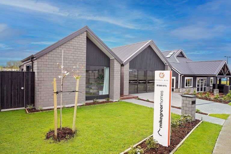 Photo of property in 1 Metoriti Crescent, Karaka, 2124