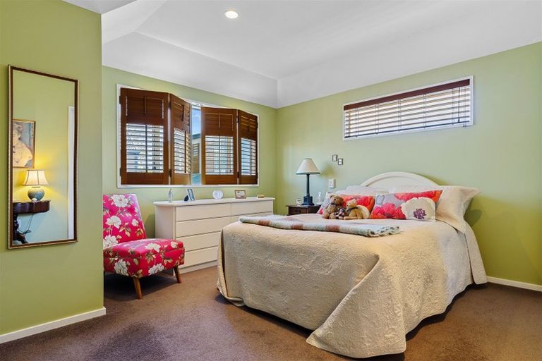 Photo of property in 2/138 Memorial Avenue, Burnside, Christchurch, 8053