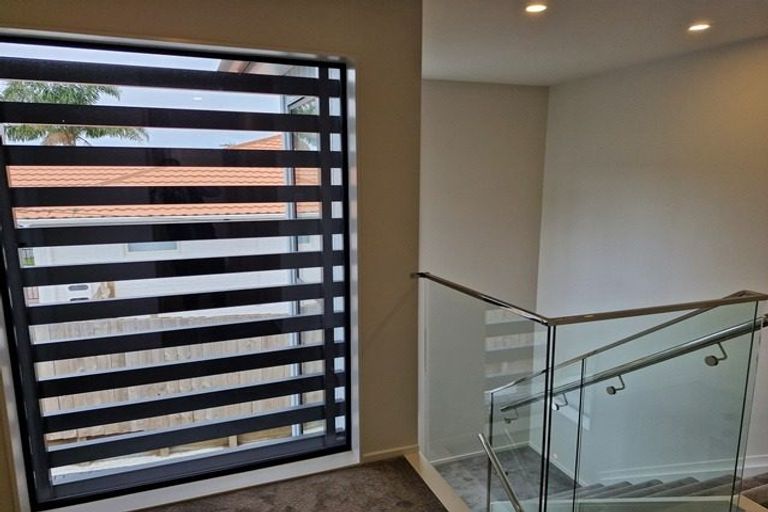 Photo of property in 16c Hobsonville Road, West Harbour, Auckland, 0618
