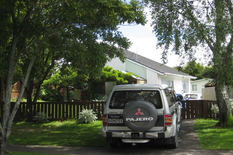 Photo of property in 52 Moncrieff Avenue, Clendon Park, Auckland, 2103