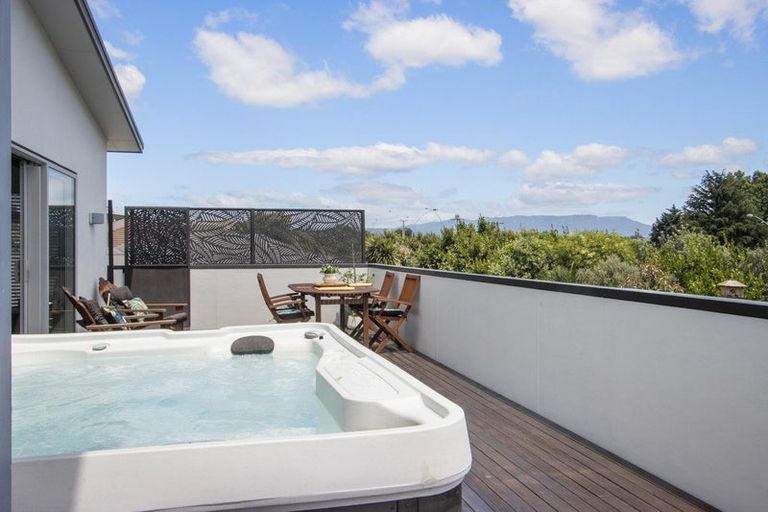 Photo of property in 12 Haden Place, Omokoroa, 3114