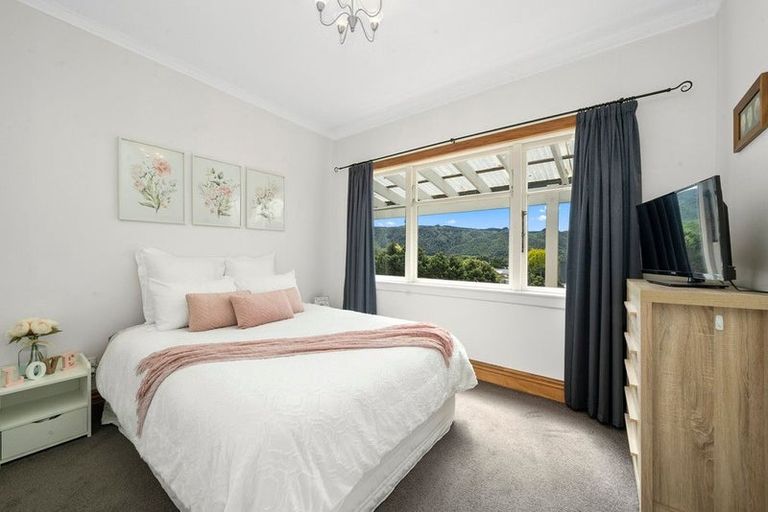 Photo of property in 4 Hillside Drive, Maoribank, Upper Hutt, 5018