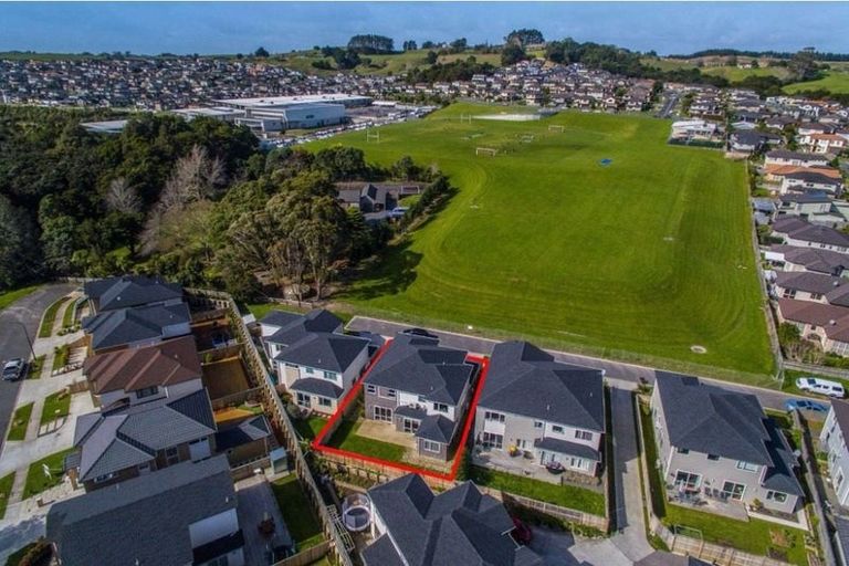 Photo of property in 21e Stamford Crescent, Flat Bush, Auckland, 2019