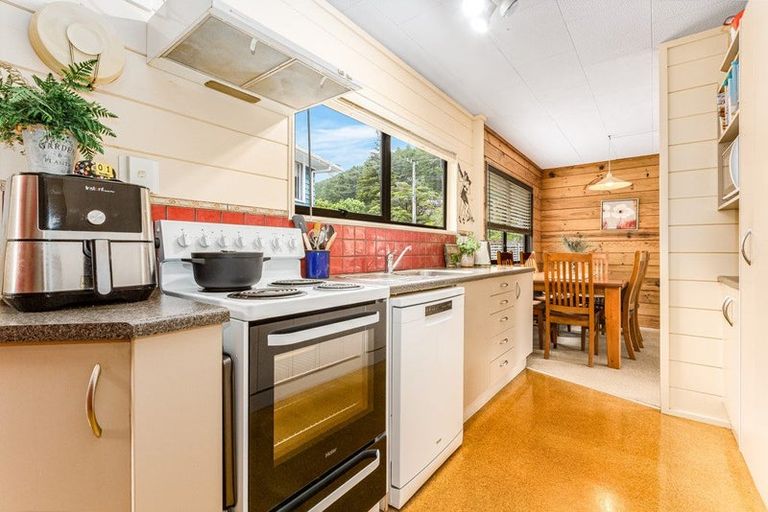 Photo of property in 17 Forest Road, Pinehaven, Upper Hutt, 5019
