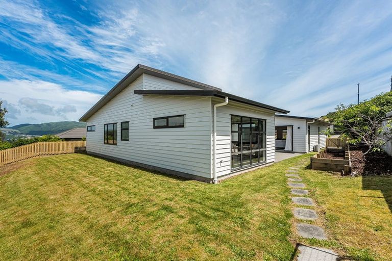 Photo of property in 9 Paparoa Crescent, Aotea, Porirua, 5024