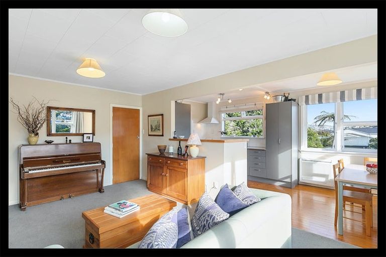 Photo of property in 2/27 Abbott Street, Ngaio, Wellington, 6035