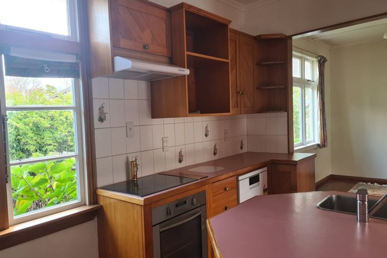 Photo of property in 6 Lansdowne Crescent, Lansdowne, Masterton, 5810