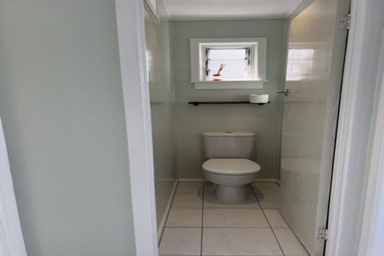 Photo of property in 193 Te Atatu Road, Te Atatu South, Auckland, 0610