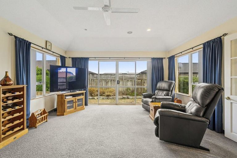 Photo of property in 21 Kotuku Drive, Paraparaumu Beach, Paraparaumu, 5032