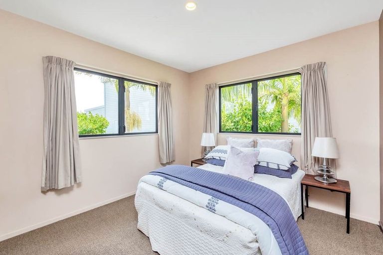 Photo of property in 16 Coventry Way, Long Bay, Auckland, 0630