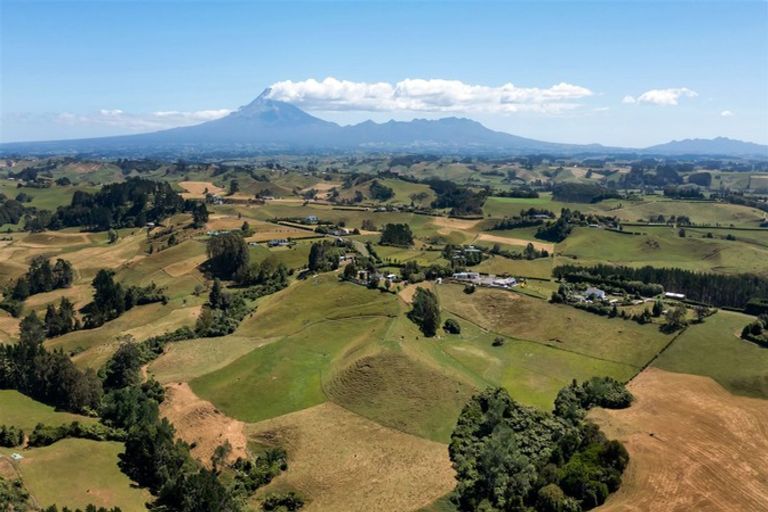 Photo of property in 177 Ackworth Road, Lepperton, New Plymouth, 4373