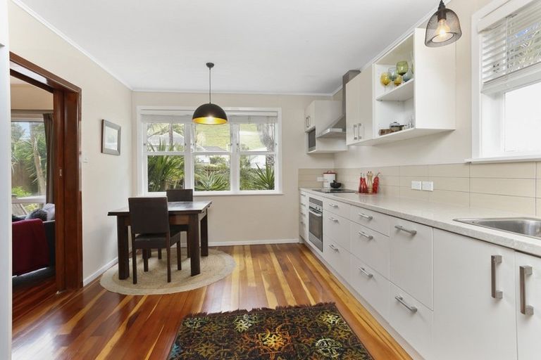 Photo of property in 17 Kapuka Road, Mangere Bridge, Auckland, 2022