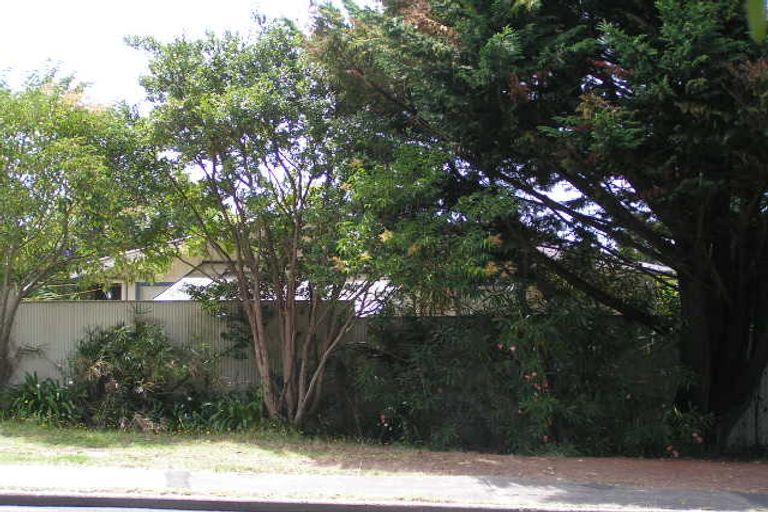 Photo of property in 2/5 Onewa Road, Northcote, Auckland, 0627