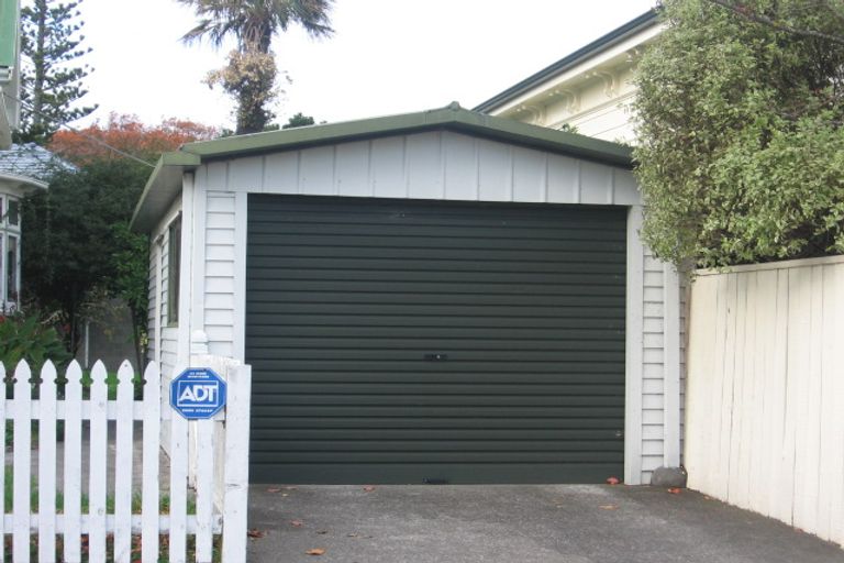 Photo of property in 12 Hautana Square, Woburn, Lower Hutt, 5010