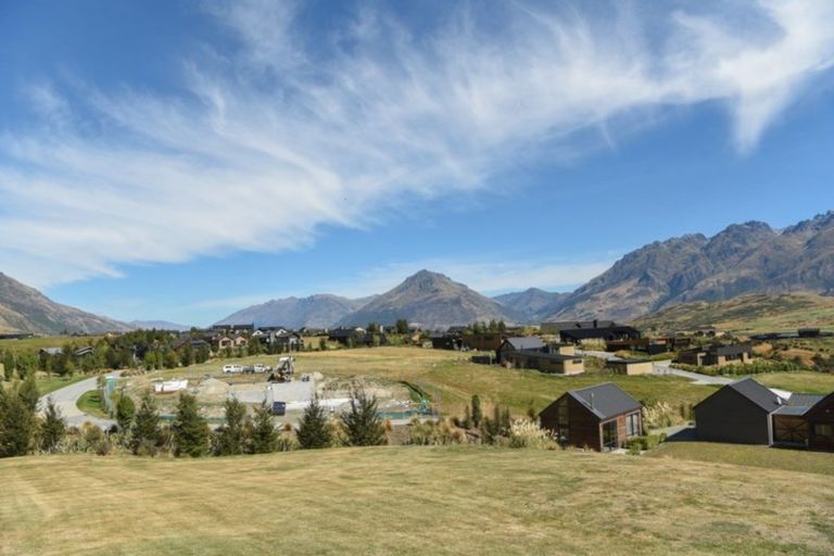 Photo of property in 5 Rabbiters Drive, Jacks Point, Queenstown, 9371