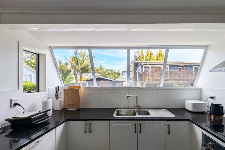 Photo of property in 85 Verbena Road, Birkdale, Auckland, 0626