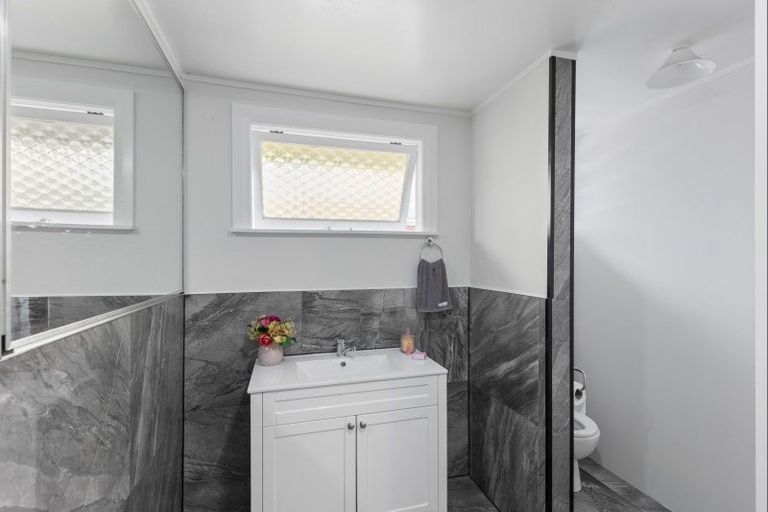 Photo of property in 27 Weraroa Road, Levin, 5510