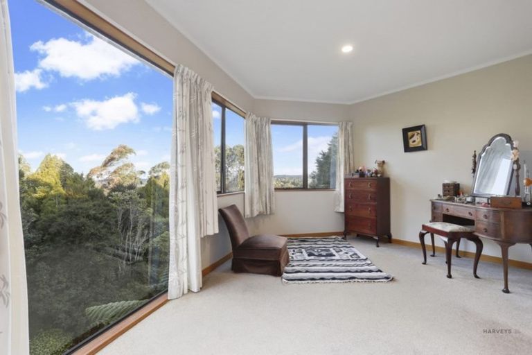 Photo of property in 268 Forest Hill Road, Waiatarua, Auckland, 0612