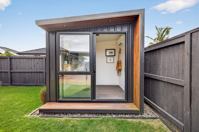 Photo of property in 33 Te Kio Crescent, Papamoa Beach, Papamoa, 3118