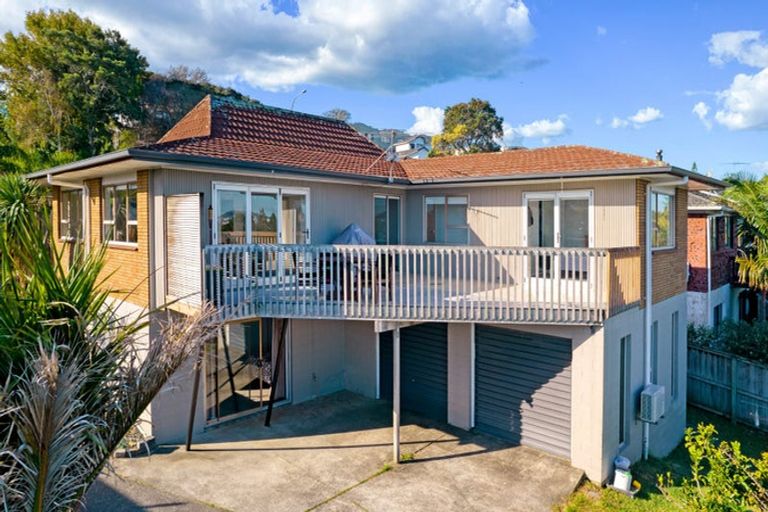 Photo of property in 52 Chelsea View Drive, Chatswood, Auckland, 0626