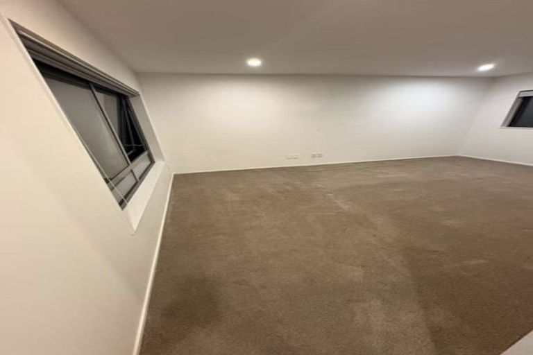 Photo of property in 1 Sunshine Boulevard, Sunnyvale, Auckland, 0612