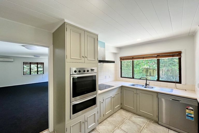 Photo of property in 2/5 Seacliffe Avenue, Belmont, Auckland, 0622