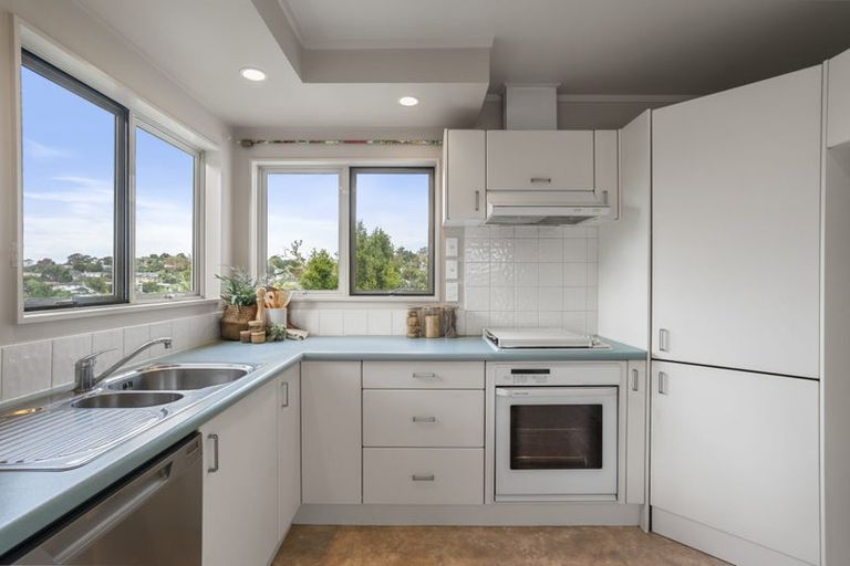 Photo of property in 2/20 Compton Street, Hillcrest, Auckland, 0627