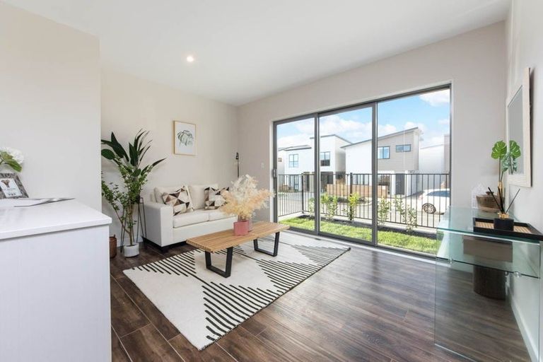Photo of property in 5 Hea Road, Hobsonville, Auckland, 0616