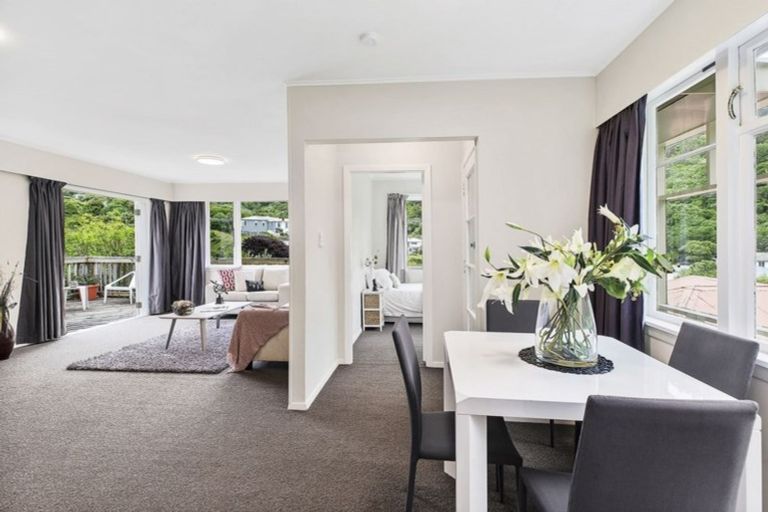 Photo of property in 31 Olivia Crescent, Tawa, Wellington, 5028