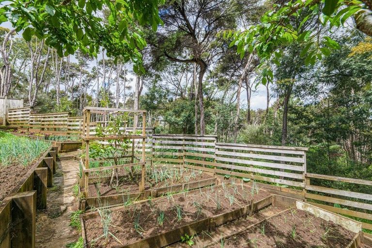 Photo of property in 120 San Valentino Drive, Henderson, Auckland, 0612