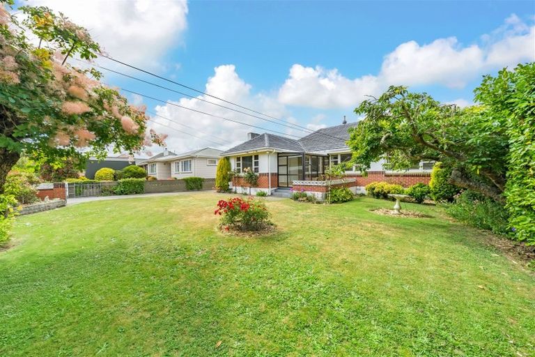 Photo of property in 19 Hall Grove, Ebdentown, Upper Hutt, 5018