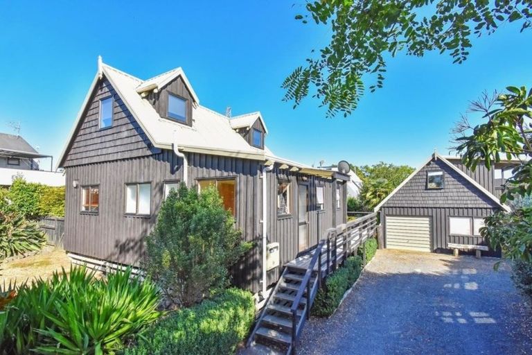 Photo of property in 4 Millen Place, Clarks Beach, 2122