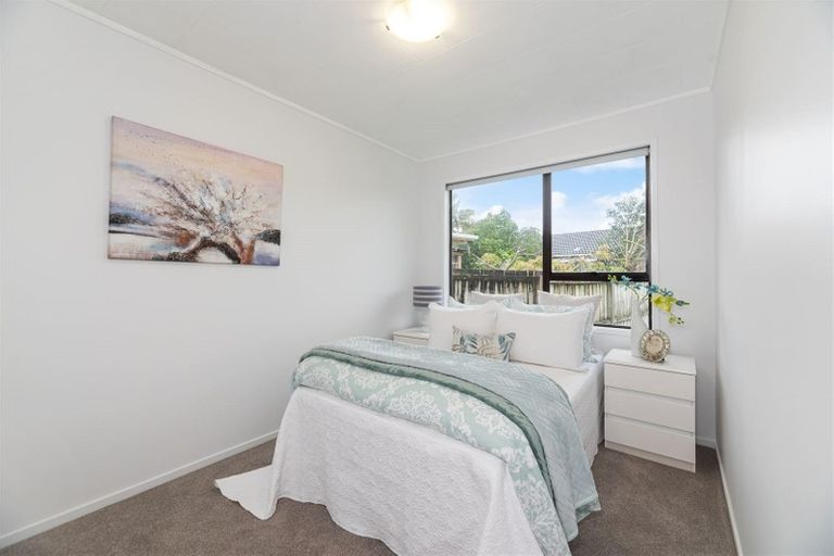 Photo of property in 27 Larissa Avenue, Henderson, Auckland, 0610