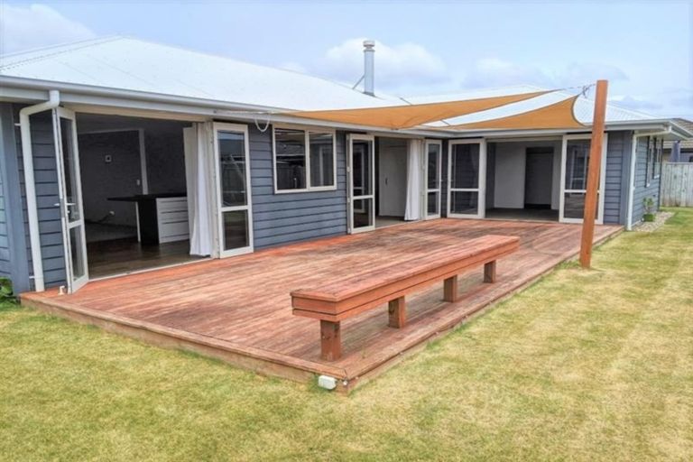 Photo of property in 4 Rawiri Drive, Bell Block, New Plymouth, 4312